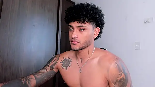 Snapshot of Alessandro_Vanni chatting on February 4, 2025, 12:55 pm Alessandro Vanni online show from February 4, 2025, 12:55 pm