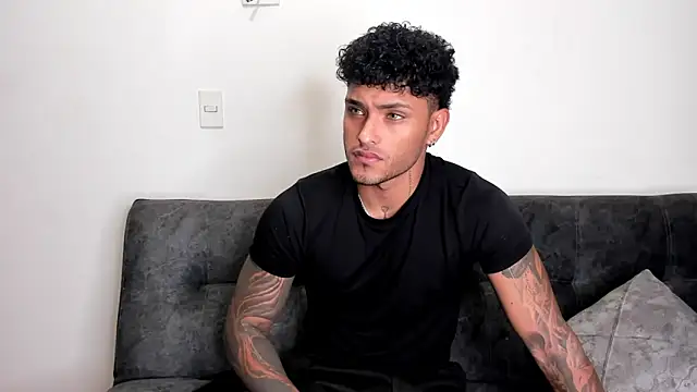 Snapshot of Alessandro_Vanni chatting on March 3, 2025, 11:56 pm Alessandro Vanni online show from March 3, 2025, 11:56 pm