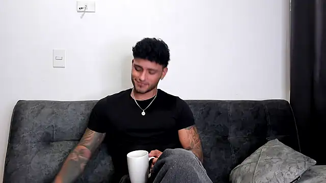 Snapshot of Alessandro_Vanni chatting on March 5, 2025, 2:57 am Alessandro Vanni online show from March 5, 2025, 2:57 am