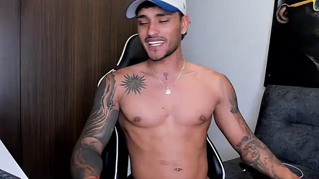 Snapshot of Alessandro_Vanni chatting on March 10, 2025, 11:27 pm Alessandro Vanni online show from March 10, 2025, 11:27 pm