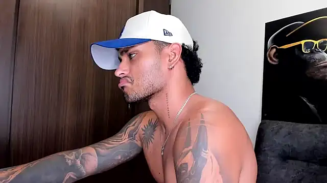 Snapshot of Alessandro_Vanni chatting on March 11, 2025, 5:38 am Alessandro Vanni online show from March 11, 2025, 5:38 am