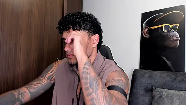 Snapshot of Alessandro_Vanni chatting on March 14, 2025, 3:59 am Alessandro Vanni online show from March 14, 2025, 3:59 am