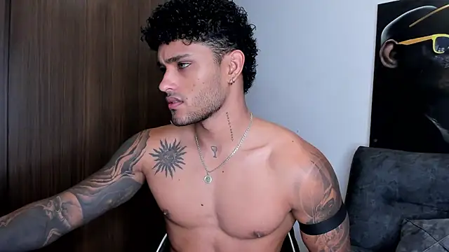 Snapshot of Alessandro_Vanni chatting on March 15, 2025, 11:06 pm Alessandro Vanni online show from March 15, 2025, 11:06 pm