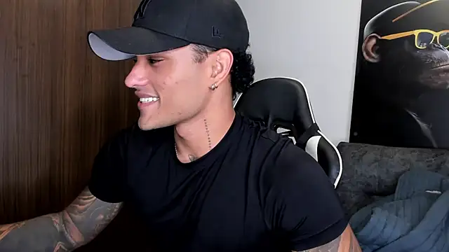 Snapshot of Alessandro_Vanni chatting on March 19, 2025, 7:40 am Alessandro Vanni online show from March 19, 2025, 7:40 am