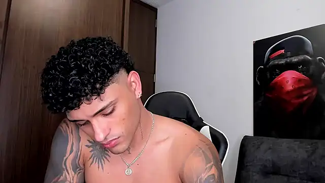 Snapshot of Alessandro_Vanni chatting on March 20, 2025, 5:24 am Alessandro Vanni online show from March 20, 2025, 5:24 am