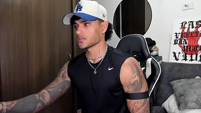 Snapshot of Alessandro_Vanni chatting on September 12, 2025, 1:28 am Alessandro Vanni online show from September 12, 2025, 1:28 am