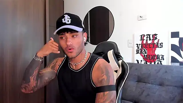 Snapshot of Alessandro_Vanni chatting on October 9, 2025, 1:09 pm Alessandro Vanni online show from October 9, 2025, 1:09 pm