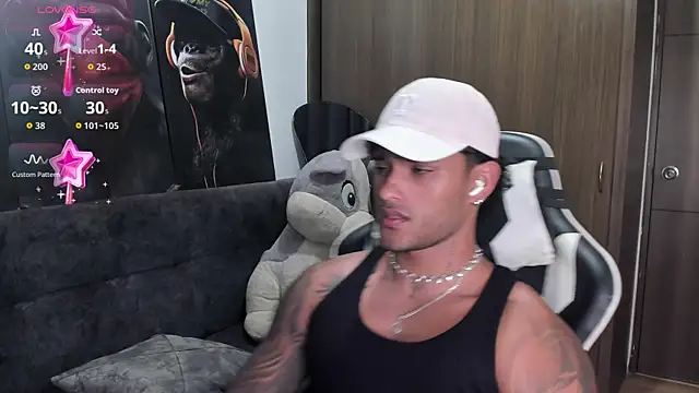 Snapshot of Alessandro_Vanni chatting on November 11, 2025, 1:38 am Alessandro Vanni online show from November 11, 2025, 1:38 am