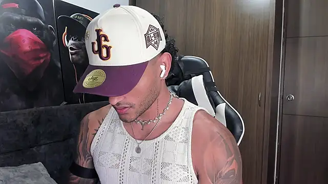 Snapshot of Alessandro_Vanni chatting on November 14, 2025, 1:48 am Alessandro Vanni online show from November 14, 2025, 1:48 am