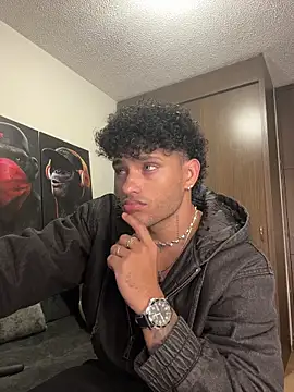 Snapshot of Alessandro_Vanni chatting on November 19, 2025, 2:11 am Alessandro Vanni online show from November 19, 2025, 2:11 am