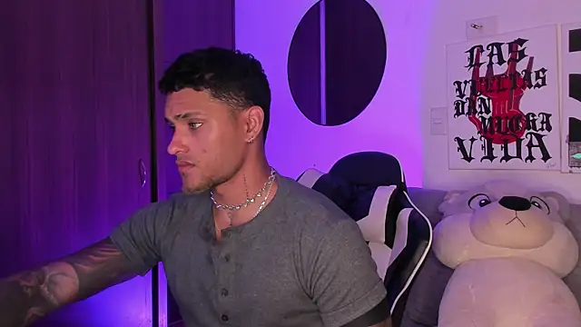 Alessandro Vanni online show from June 25, 2026, 4:23 am