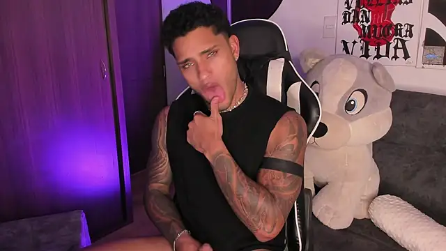 Alessandro Vanni online show from July 28, 2026, 9:58 pm
