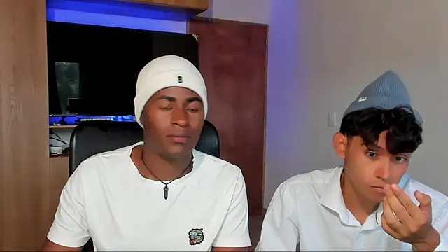 Snapshot of CrissBrownxxx chatting on July 3, 2026, 11:00 pm CrissBrownxxx online show from July 3, 2026, 11:00 pm