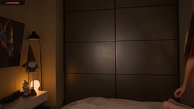 Snapshot of _Miss_Johansson_ chatting on December 19, 2024, 8:34 am Miss Johansson online show from December 19, 2024, 8:34 am