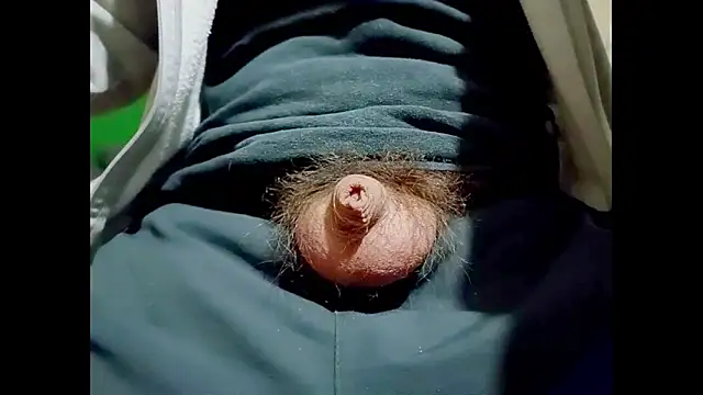 hairyuncut00 online show from March 4, 2025, 9:54 pm