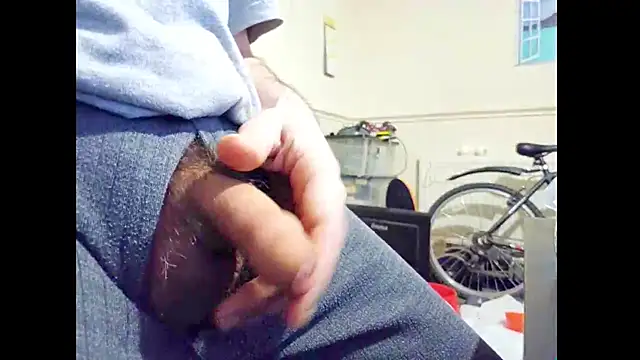 hairyuncut00 online show from March 2, 2026, 3:08 pm