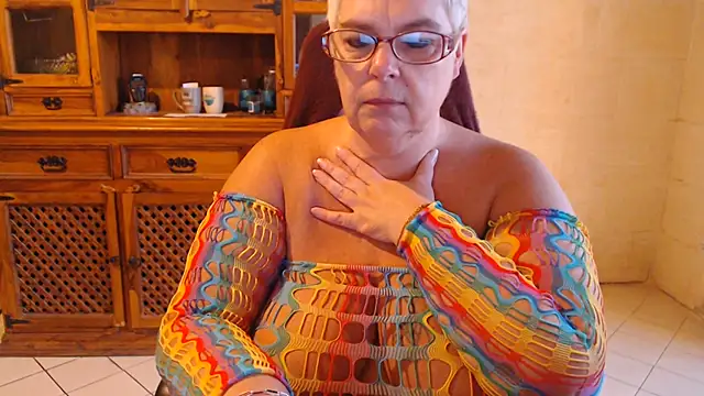 MISS LINDAH online show from August 1, 2026, 5:07 am