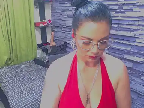 Snapshot of Cruela_deviil chatting on March 5, 2025, 8:21 am Cruela deviil online show from March 5, 2025, 8:21 am