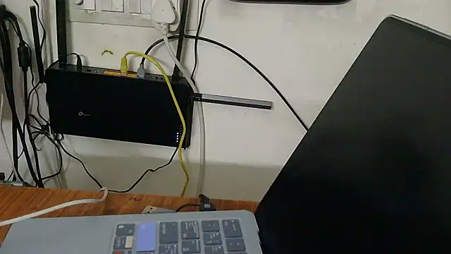 aliyadsouza online show from December 1, 2025, 1:43 am