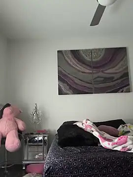 Blueskiiis3 online show from December 19, 2025, 2:24 pm