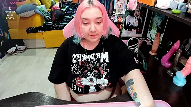 Softie Sofy online show from April 4, 2026, 3:05 am