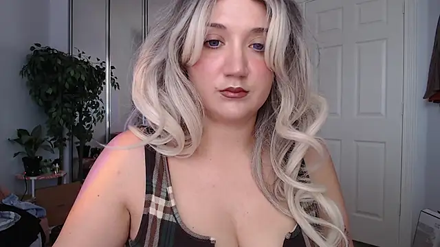 Snapshot of GoddessEmmy chatting on June 4, 2026, 8:26 pm GoddessEmmy online show from June 4, 2026, 8:26 pm
