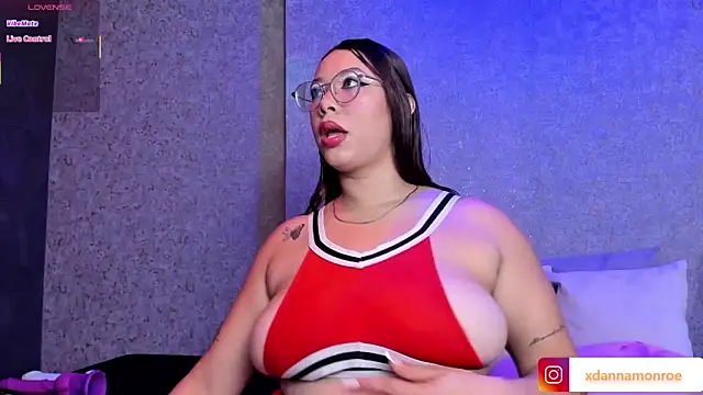 Snapshot of DanniaMonroee chatting on November 5, 2025, 1:22 pm DanniaMonroee online show from November 5, 2025, 1:22 pm