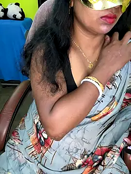 Snapshot of Anushka_21 chatting on November 3, 2025, 6:36 am Anushka 21 online show from November 3, 2025, 6:36 am