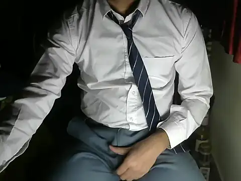 aloneboy1996 online show from December 18, 2025, 6:14 pm