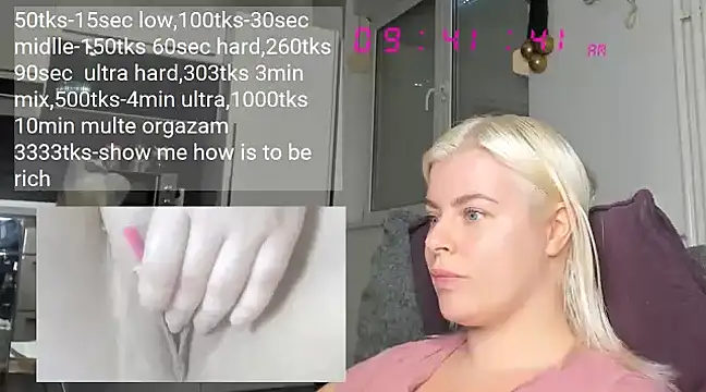 queenofthenighttt online show from December 18, 2024, 8:42 am