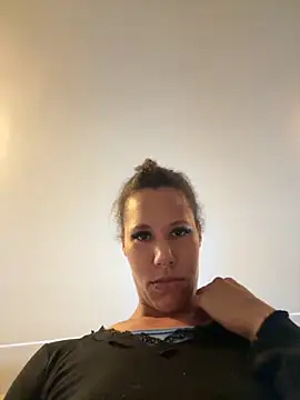 Snapshot of AaliyahHarris chatting on September 30, 2025, 5:51 pm AaliyahHarris online show from September 30, 2025, 5:51 pm