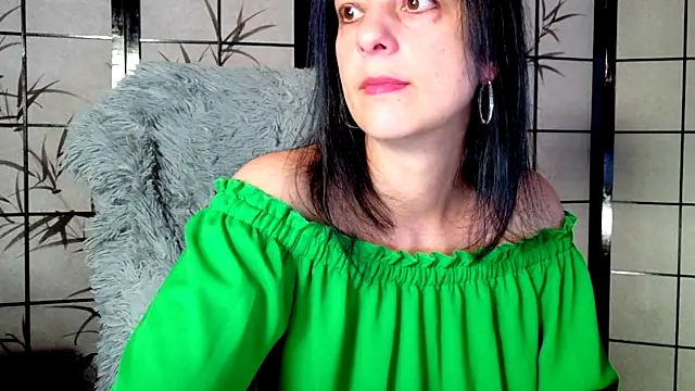  Sweetlonglips  online show from November 20, 2025, 6:13 am