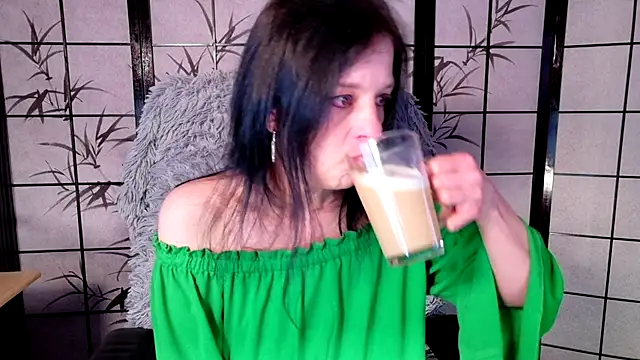  Sweetlonglips  online show from May 7, 2026, 6:41 am