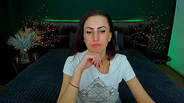 Rebecca Diamond online show from February 27, 2025, 9:32 am