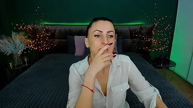 Rebecca Diamond online show from March 3, 2025, 6:26 am