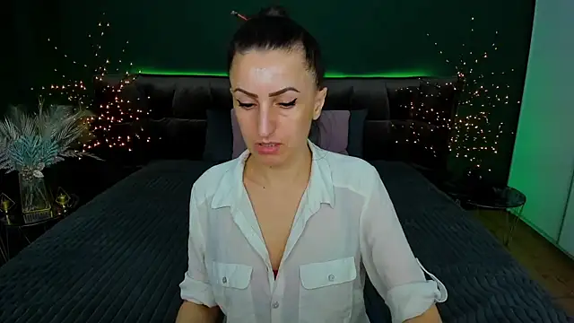 Rebecca Diamond online show from March 9, 2025, 6:50 am