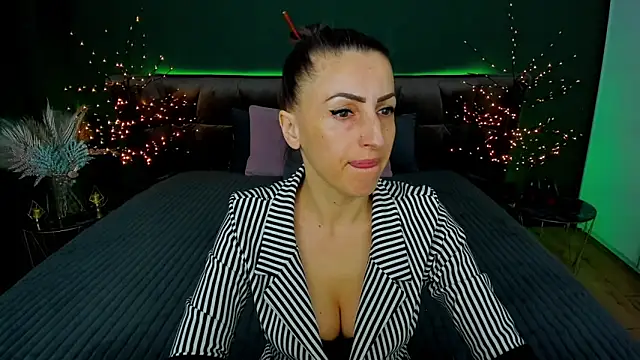 Rebecca Diamond online show from March 18, 2025, 6:36 am