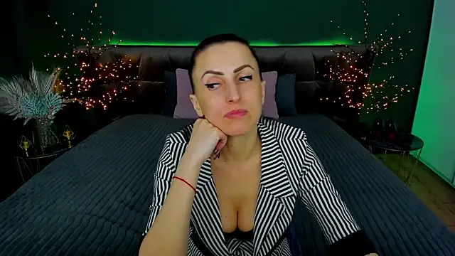 Rebecca Diamond online show from March 18, 2025, 3:53 pm