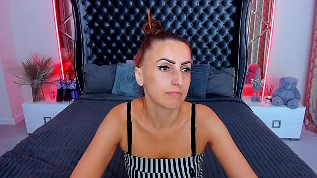 Rebecca Diamond online show from August 2, 2026, 5:28 am