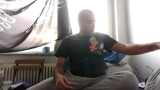 Snapshot of Azad64 chatting on November 12, 2025, 2:17 pm Azad64 online show from November 12, 2025, 2:17 pm