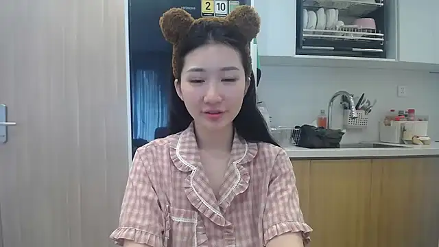 Asiagirll online show from April 29, 2026, 2:48 am