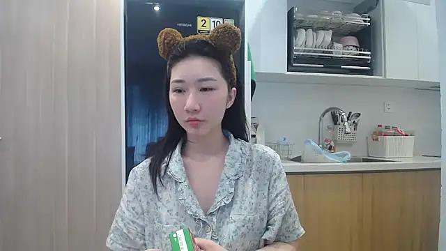 Snapshot of Asiagirll chatting on May 7, 2026, 1:33 am Asiagirll online show from May 7, 2026, 1:33 am