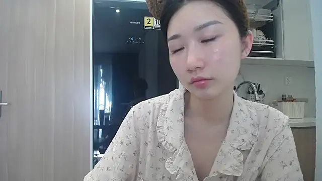 Snapshot of Asiagirll chatting on June 3, 2026, 12:35 am Asiagirll online show from June 3, 2026, 12:35 am