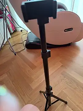 Pia July  online show from September 10, 2025, 2:06 pm