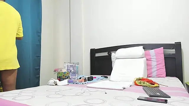 mara2020 69 online show from September 18, 2025, 2:52 pm