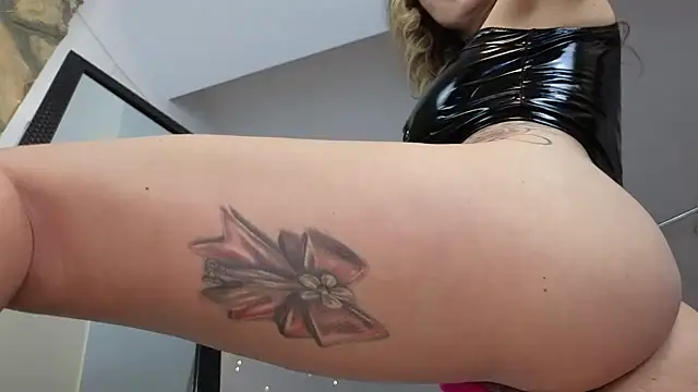 Snapshot of Ana_D chatting on February 13, 2025, 12:35 am Ana D online show from February 13, 2025, 12:35 am