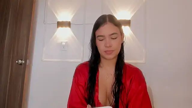 Hanna Risso online show from April 22, 2026, 5:47 pm