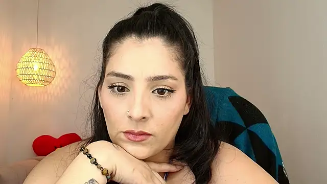 Snapshot of YummyAnna_ chatting on November 14, 2025, 5:11 pm YummyAnna online show from November 14, 2025, 5:11 pm