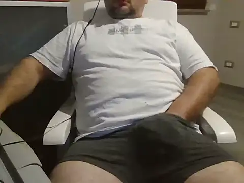 Snapshot of iron_boy80 chatting on November 13, 2025, 8:46 am iron boy80 online show from November 13, 2025, 8:46 am