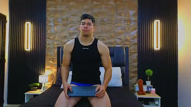 Snapshot of FelipeAndMarcello3 chatting on February 3, 2025, 2:34 pm FelipeAndMarcello3 online show from February 3, 2025, 2:34 pm